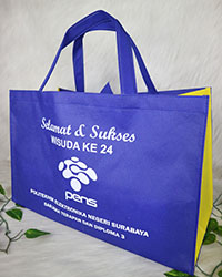 Tas Wisuda